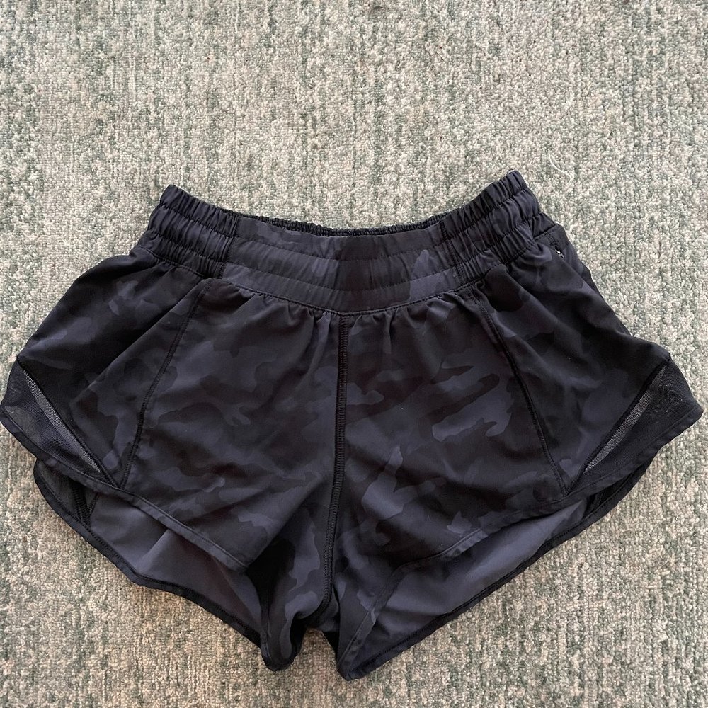 LuLuLemon Hotty Hot 2.5 Short Size 0